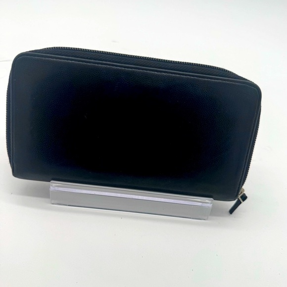 Chanel Black Cavier Zippy Wallet 🖤 - Picture 2 of 5